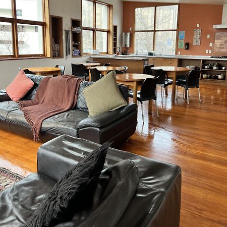 On Top Backpackers Dunedin Extérieur photo