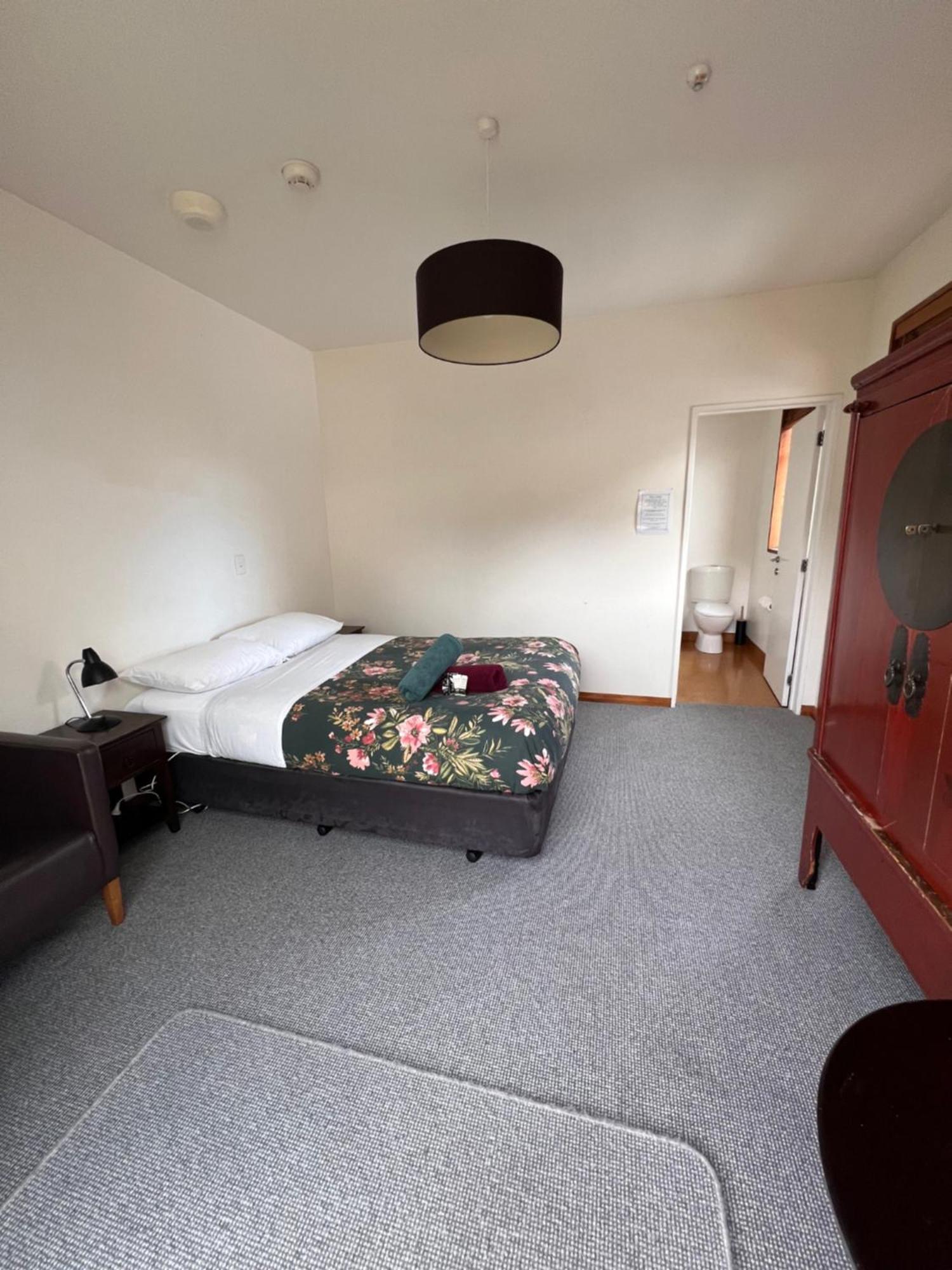 On Top Backpackers Dunedin Extérieur photo