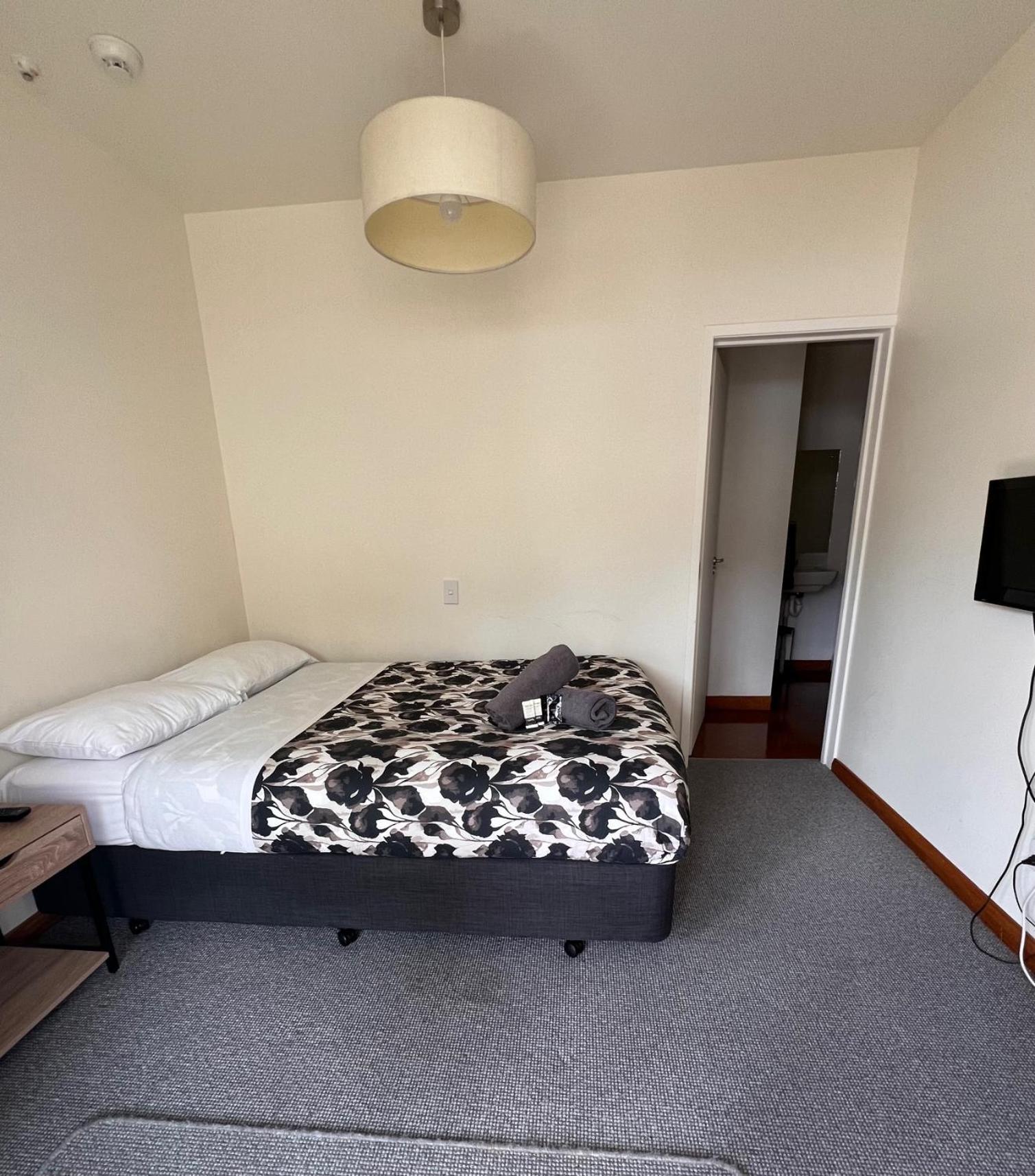On Top Backpackers Dunedin Extérieur photo